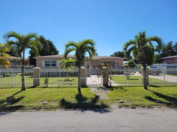 Biscayne Gardens, 44 NW 165 St #, Golden Glades, Florida 33169, image 2