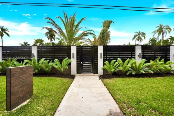 Biscayne Gardens, 280 NE 156th St, Golden Glades, Florida 33162, image 2