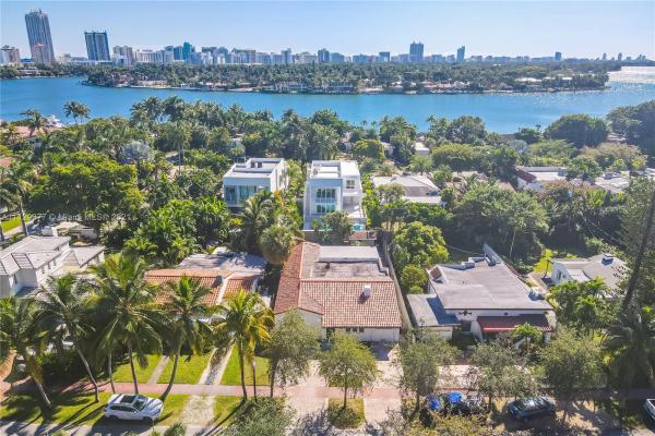 Oceanside Isle Of Normandy, 1328 Biarritz Dr, Miami Beach, Florida 33141, image 2