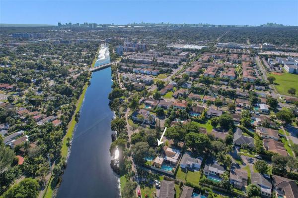 Fulford By The Sea, 1371 NE 173rd St, North Miami Beach, Florida 33162, image 2
