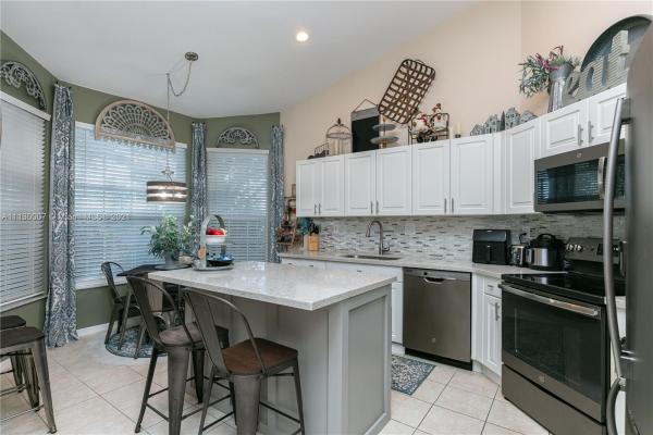 Regency Homes At Fairway Isles, 2400 E Aragon Blvd #2, Sunrise, Florida 33313, image 2