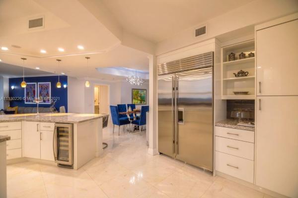 Two Tequesta Point, 808 Brickell Key Dr #1801, Miami, Florida 33131, image 2