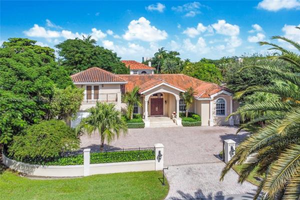 Lizzy Villas, 11291 SW 29th St, University Park, Florida 33165, image 2