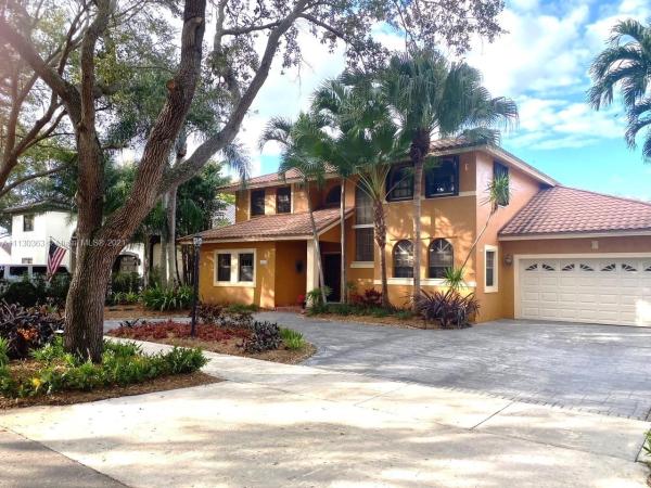 Royal Lakes, 8553 NW 164th St, Miami Lakes, Florida 33016, image 1