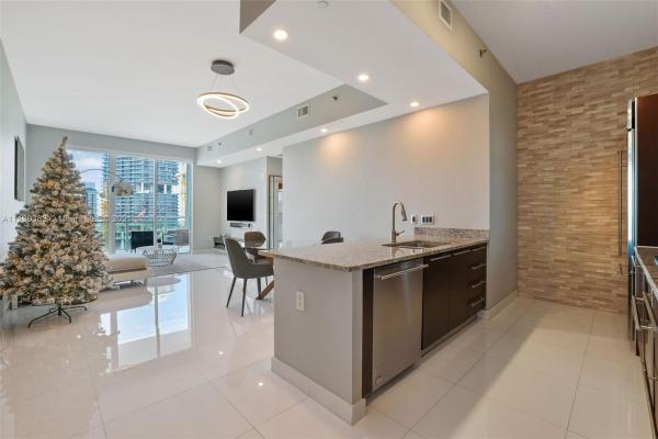 The Plaza On Brickell East, 950 Brickell Bay Dr #4200, Miami, Florida 33131, image 2
