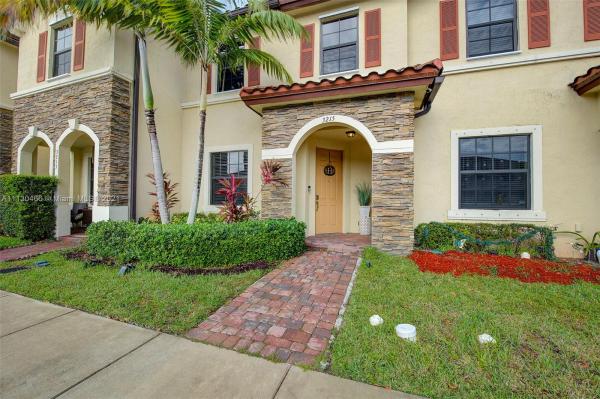 Martinique At Oasis, 3215 SE 4th St, Homestead, Florida 33033, image 2