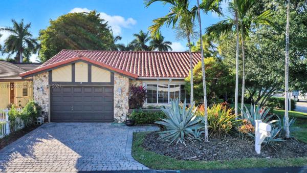 Tamiami Lakes, 1100 SW 136th Pl, Tamiami, Florida 33184, image 2