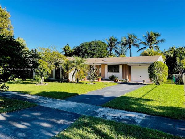 Bel Aire, 9540 Tiffany Dr, Cutler Bay, Florida 33157, image 2