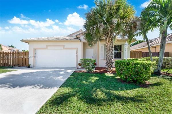 Park Square At Lago Mar, 7645 SW 164th Pl, The Hammocks, Florida 33193, image 2