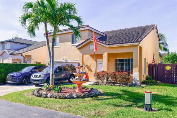 Weitzer At Lago Mar, Kendale Lakes, Florida 33193, image 1