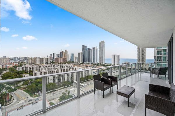 Parque Towers, 330 Sunny Isles Blvd #5-2107, Sunny Isles Beach, Florida 33160, image 2