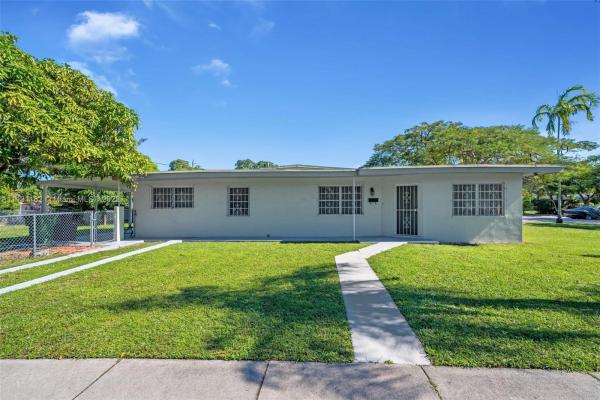 Tobler Terrace, North Miami, Florida 33168, image 1