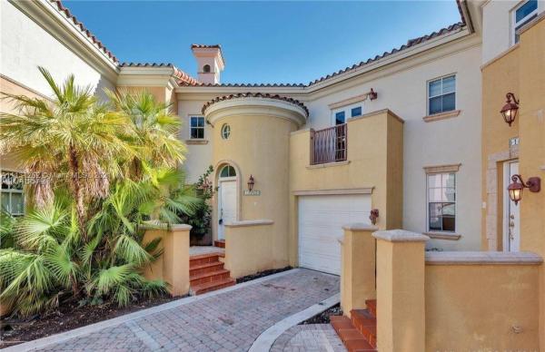 Aventura Bay Townhomes, 18350 NE 30th Ct, Aventura, Florida 33160, image 2