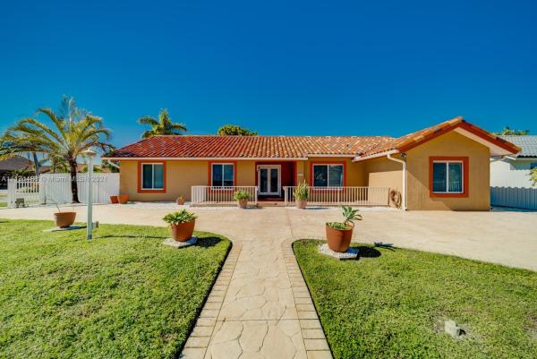Bird Lakes North, 4330 SW 143rd Ave, Kendale Lakes, Florida 33175, image 2