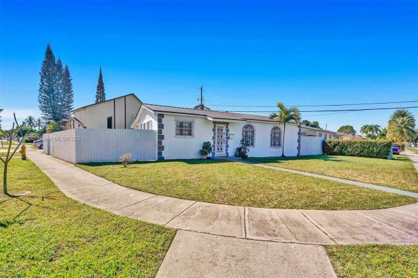 Coral Gardens, 9320 SW 25th St, Westchester, Florida 33165, image 2