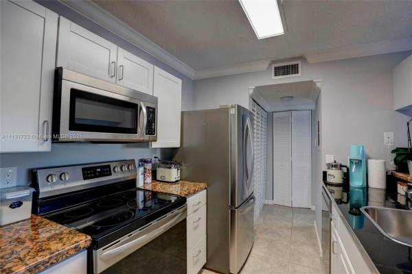 Royal Palm Place At The Hammocks, 10421 SW 157th Pl #102, The Hammocks, Florida 33196, image 2