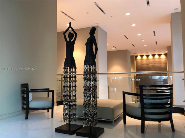 Met 1, 300 S Biscayne Blvd #PH-3905, Miami, Florida 33131, image 2