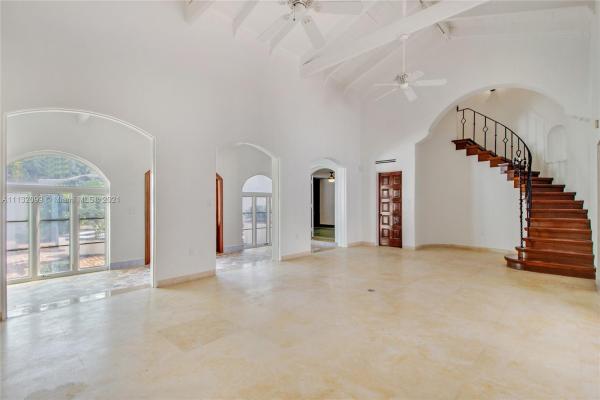 Beach View, 5660 Pine Tree Dr, Miami Beach, Florida 33140, image 2