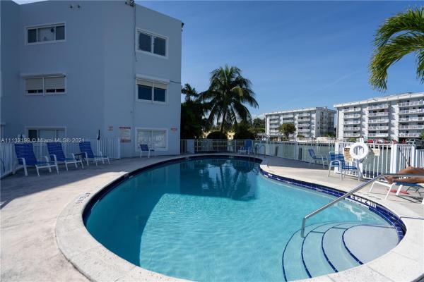 Rive Marseilles, 1185 Marseille Dr #303, Miami Beach, Florida 33141, image 2