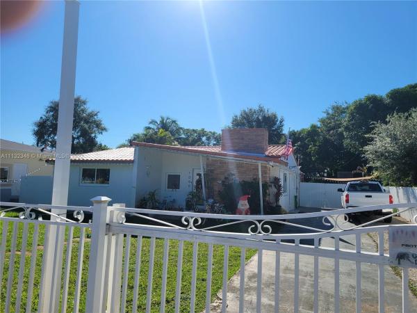 Sunny Acres, 1040 NE 144th St, North Miami, Florida 33161, image 1