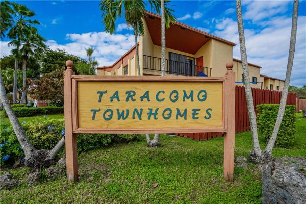 Taracoma Townhomes, 13711 SW 84th St #E, Kendale Lakes, Florida 33183, image 2