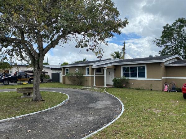 Fleetwood Gardens, 1930 NW 185th Ter, Miami Gardens, Florida 33056, image 2