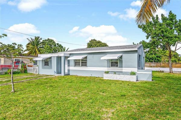 Biscayne Gardens, 917 NW 145th Ter, Golden Glades, Florida 33168, image 2