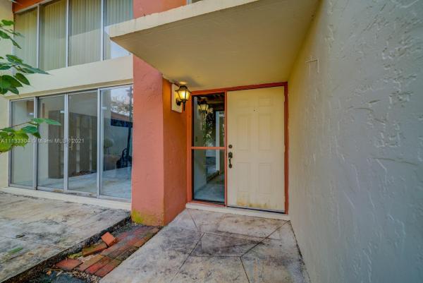 Sunset Park Lake Villas, 10462 SW 78th St, Kendall, Florida 33173, image 2