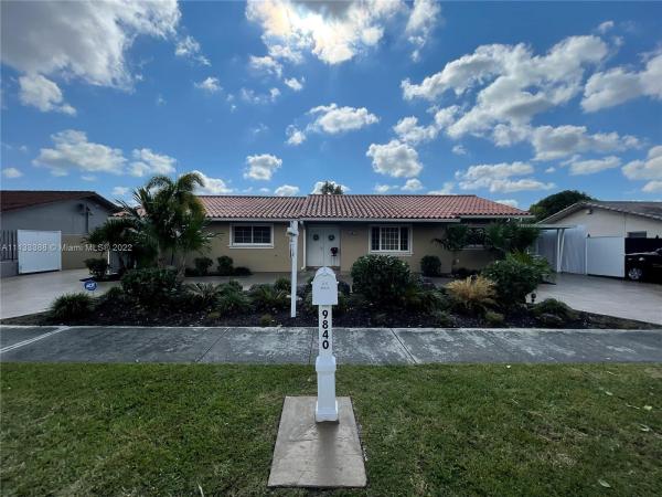 West Gardens, 9840 SW 4th St, Fountainebleau, Florida 33174, image 2