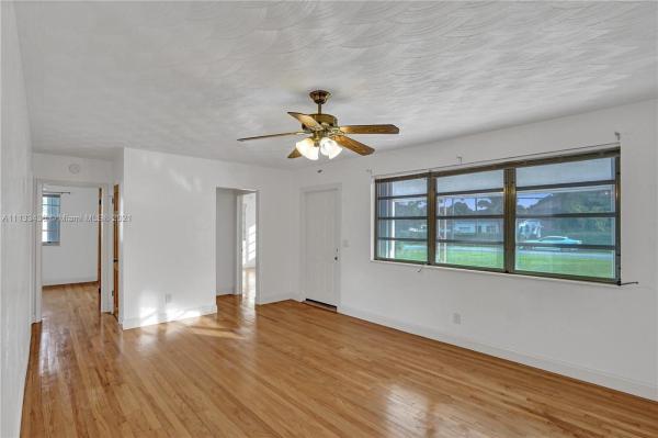 Biscayne Gardens, 265 NE 150th St, Golden Glades, Florida 33161, image 1