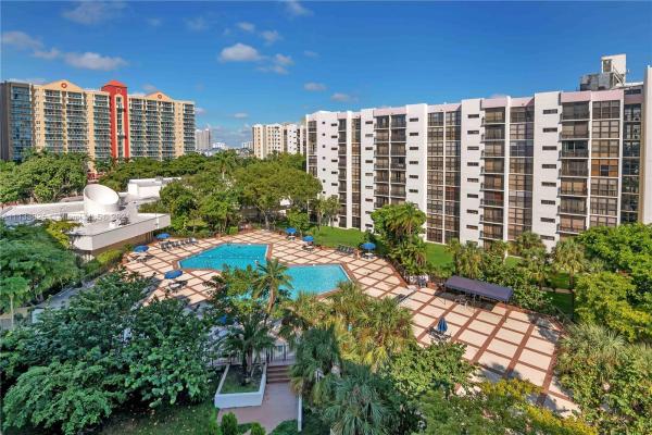 Plaza Of The Americas, 16919 N BAY RD #110, Sunny Isles Beach, Florida 33160, image 2