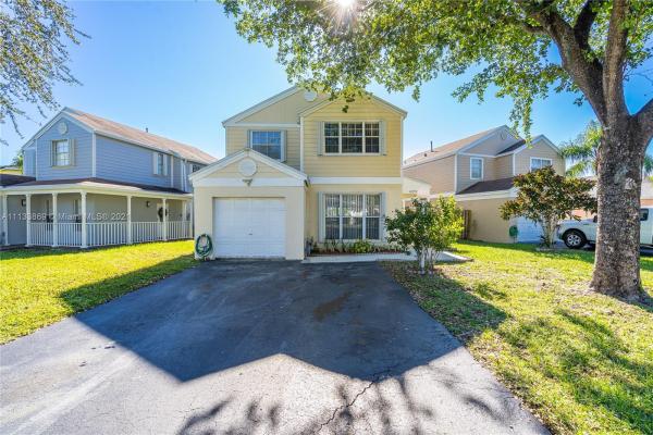 Villas Of Deerwood, 12374 SW 144th Ter, Three Lakes, Florida 33186, image 2