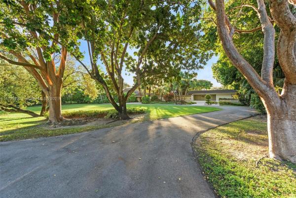 Hammock Lakes, 9000 School House Rd, Coral Gables, Florida 33156, image 1