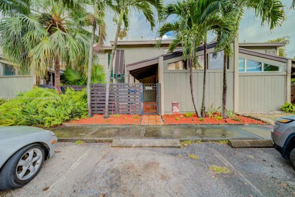 Snapper Creek Townhouses, 11155 SW 70th Ln 0, Kendall, Florida 33173, image 2