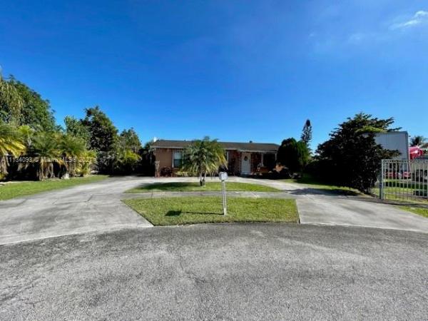 21st Century Homes, 15500 SW 305th St, Leisure City, Florida 33033, image 2