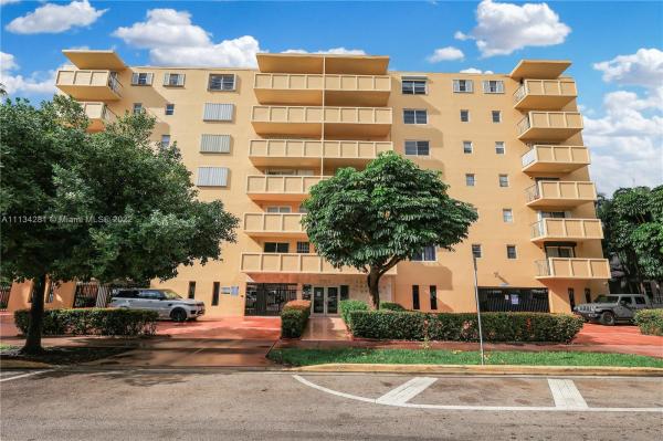 Penn Terrace Towers, 730 Pennsylvania Ave #405, Miami Beach, Florida 33139, image 2