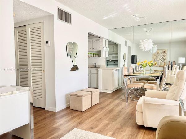 Warrenton House, 2145 Pierce St #219, Hollywood, Florida 33020, image 2