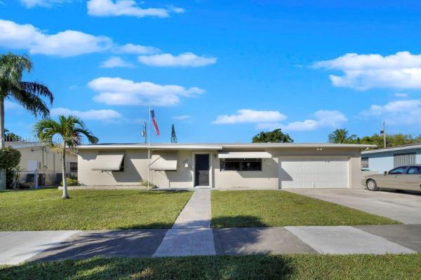 Cutler Ridge, 21030 Coral Sea Rd, Cutler Bay, Florida 33189, image 2