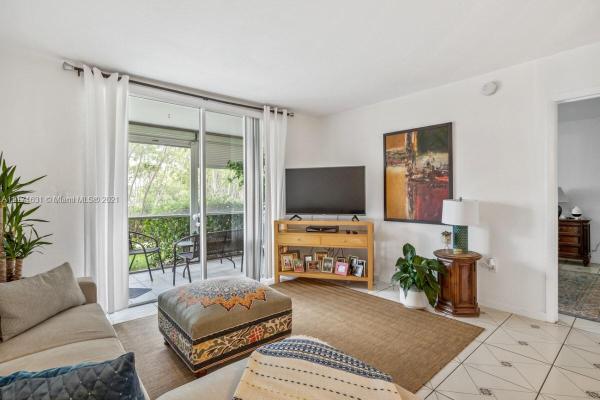 Point East, 2930 Point East Dr #E-110, Aventura, Florida 33160, image 2