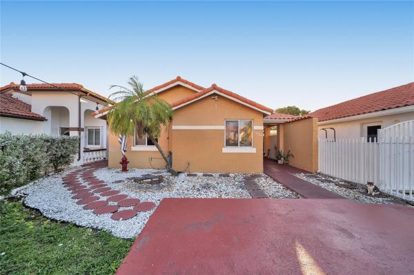 Les Chalets At International Gardens, 1934 SW 123rd Ave, Tamiami, Florida 33175, image 1