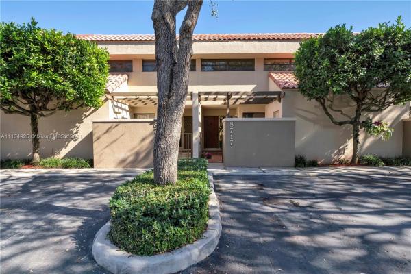 Dadeland Walk, 8717 SW 79th Pl, Kendall, Florida 33143, image 2