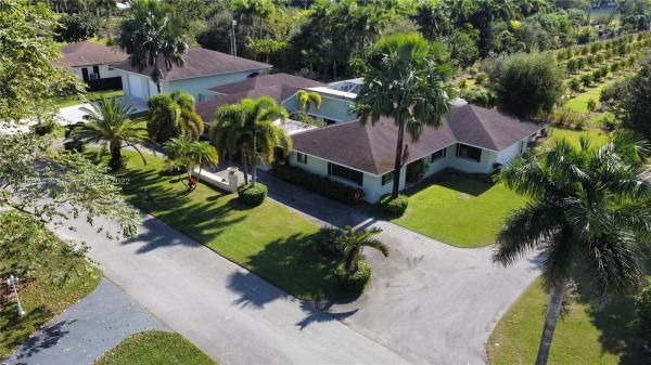 Country Club Estates Of Homestead, 17424 SW 245th Ter, Redland, Florida 33031, image 2