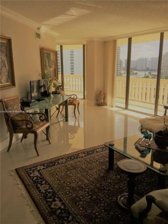 Turnberry Towers, 19355 Turnberry Way #7G, Aventura, Florida 33180, image 2