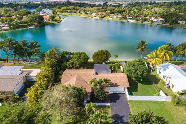Pine Shore, 12440 SW 112th Ave, Kendall, Florida 33176, image 2