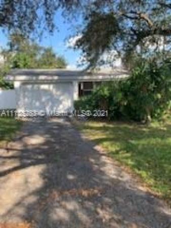 Mansionette Homes, 1255 NE 199th St, Ives Estates, Florida 33179, image 2