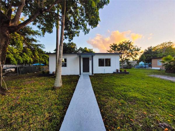 Leisure City Residential, 14960 Grant Ln, Leisure City, Florida 33033, image 2