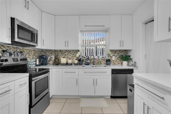 Linwood Gardens, 6459 N Evans St, Hollywood, Florida 33024, image 2