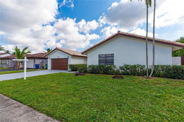 Country Lake Manors, 6350 NW 200th Ter, Country Club, Florida 33015, image 2