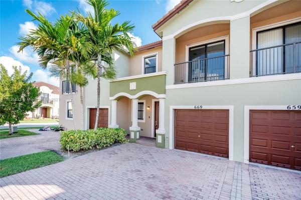 Florence At Crystal Lakes, 669 NE 33rd Ter, Homestead, Florida 33033, image 2