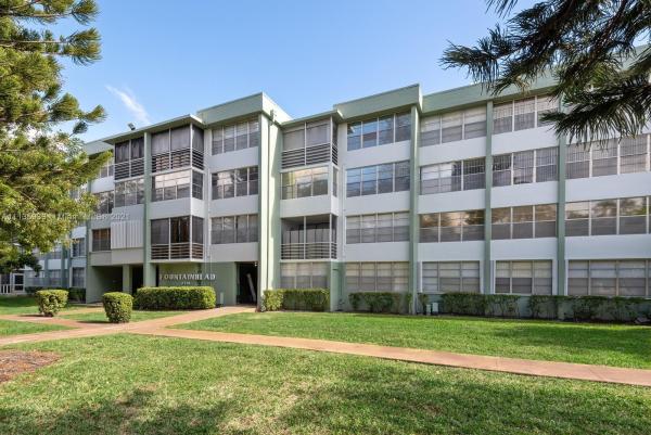 Watergate, 2781 Taft St #107, Hollywood, Florida 33020, image 2